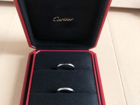 【カルティエ(Cartier)の口コミ】 旦那様がリングのデザインに一目惚れし決めました。
シンプルで、少しデザ…