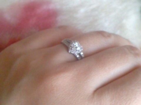 【ジュエリーツツミ(JEWELRY TSUTSUMI)の口コミ】 色々と婚約指輪を検討しましたが、私も彼も人見知りということからツツミ…