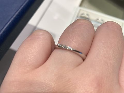【銀座ダイヤモンドシライシの口コミ】 他社にはないデザイン性で選びました。あまり被ってしまうのが、嫌だった…