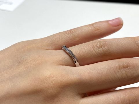 【BRILLIANCE+(ブリリアンスプラス)の口コミ】 写真の指輪が特に気に入ったものです。ダイヤが何粒か真ん中に集まって入…