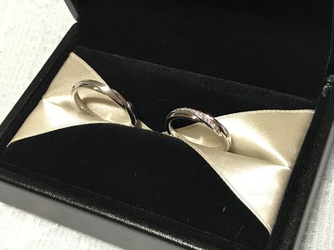 【エクセルコダイヤモンド(EXELCO DIAMOND)の口コミ】 シンプルなものではなく、ダイヤモンドが散りばめられたデザインを探して…