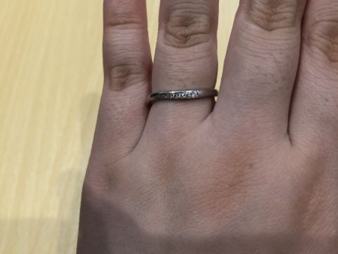 【ROYAL ASSCHER(ロイヤル・アッシャー)の口コミ】 デザインがすごく良くて、ウェーブがかかっているので指が細く見えます。…