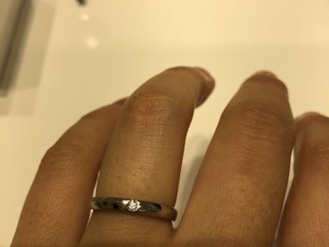 【4℃ BRIDAL(ヨンドシーブライダル)の口コミ】 今後一生付けていくものなので、飽きないデザインが良いと思い、ストレー…