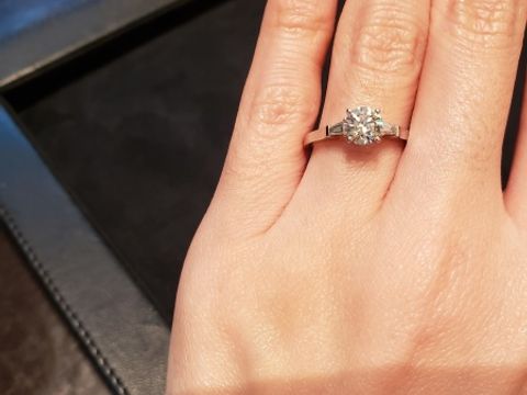 【グラフ(GRAFF)の口コミ】 デザインが気に入りました。一つ一つ手作りとのことで、微妙な個体差があ…