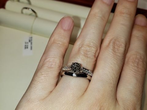 【カルティエ(Cartier)の口コミ】 ダイヤの大きさもレベルも様々あり、パリにある石を選んでセミオーダーも…