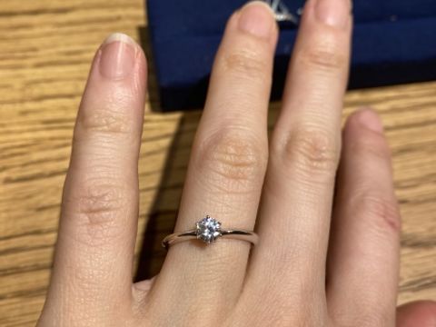 【BIJOUPIKO(ビジュピコ)の口コミ】 王道6本爪の一粒ダイヤタイプで探しており、こちらの商品を試着させてもら…