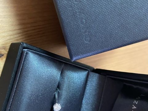 【ラザール ダイヤモンド(LAZARE DIAMOND)の口コミ】 婚約指輪の方はとにかくキラキラしてるものが欲しかったです。またウェー…