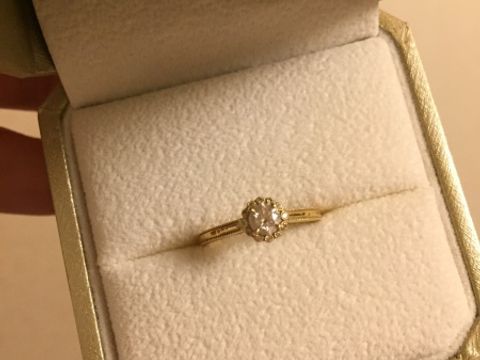 【ORECCHIO(オレッキオ)の口コミ】 スクエアカットの一粒ダイヤのエンゲージリングに惹かれて来店しました。
…