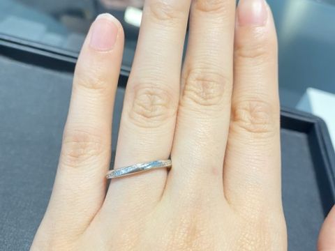 【エクセルコダイヤモンド(EXELCO DIAMOND)の口コミ】 細すぎず、ダイヤが強調しすぎないデザインです。
ウェーブがきれいです。…