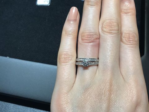 【ヴァン クリーフ＆アーペル(Van Cleef & Arpels)の口コミ】 ロマンスソリティアとマリッジリングを店員さんおすすめの重ね方で着けさ…