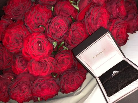 【アイプリモ(I-PRIMO)の口コミ】 デザインがどの世代から見てもかわいい！！大きいダイヤの横についている…