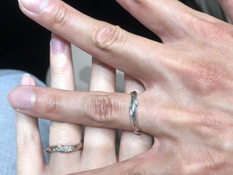 【アイプリモ(I-PRIMO)の口コミ】 太すぎず細すぎず、バイカラーで程良い存在感があり、斜めにラインが入っ…