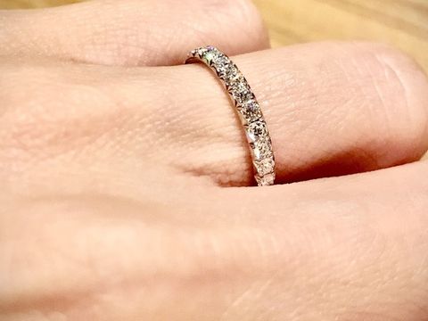 【俄(にわか)の口コミ】 結婚指輪を購入した後に婚約指輪も購入することになりました。
重ね付けを…