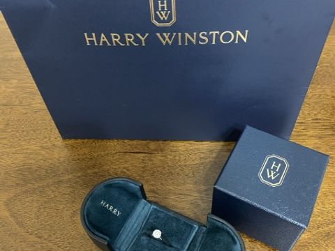 【ハリー・ウィンストン(Harry Winston)の口コミ】 ハリーの他のデザインも試着させていただきましたが、大きすぎて似合いま…