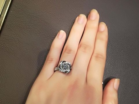 【ブシュロン(BOUCHERON)の口コミ】 きれいめなデザインに比べ、かわいいデザインなところがよかったです。
ダ…