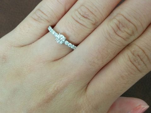 【ラザール ダイヤモンド(LAZARE DIAMOND)の口コミ】 彼と一緒に選びにいき、沢山あるデザインのなかから気に入ったものを全部…