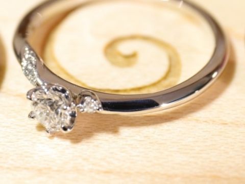 【Foulason(フレゾン)の口コミ】 最初はブランドにこだわっていましたが、実際に手にとって試着すると着け…