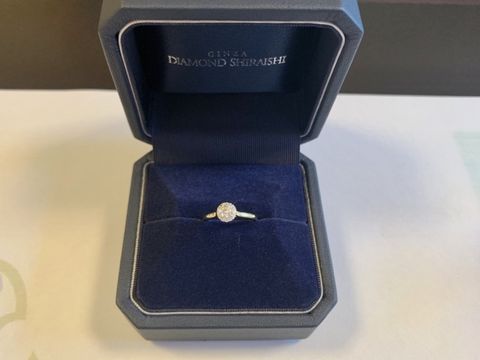 【銀座ダイヤモンドシライシの口コミ】 程よい台座の高さ、横から見たときの美しさ、台座がプラチナの点です。
イ…