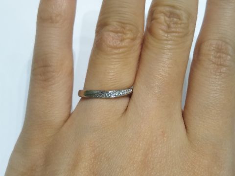 【4℃ BRIDAL(ヨンドシーブライダル)の口コミ】 Happiness　Wind〜幸福な風〜という指輪が気に入りました。ピュアプラチナ…