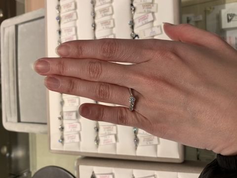 【WATANABE / 卸商社直営　渡辺の口コミ】 枠のデザインは選びきれないほどありました。だいたいの好みを言えば、あ…