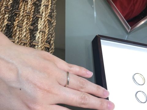 【杢目金屋(もくめがねや)の口コミ】 さすが日本の職人が作っているだけあって、他の既製品と違い温かみを感じ…