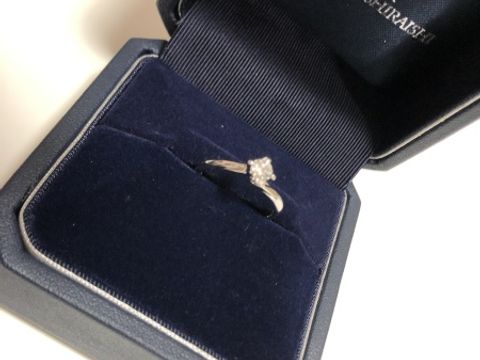 【銀座ダイヤモンドシライシの口コミ】 1番の決め手は、やはりデザインです。婚約指輪ひとつでも十分映えますし、…