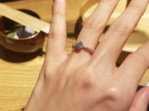 【BIJOUPIKO(ビジュピコ)の口コミ】 数ある指輪のデザインのなかから、一番気に入ったのがTOMOEの婚約指輪でし…