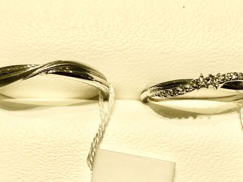 【STAR JEWELRY(スタージュエリー)の口コミ】 このブランドらしい星モチーフ、ウェーブにメレダイヤで私好みのデザイン…