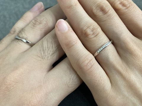 【ケイウノ ブライダル(K.UNO BRIDAL)の口コミ】 とにかくつけやすい。5店舗ほどまわり試着しましたが、指に吸い付くような…