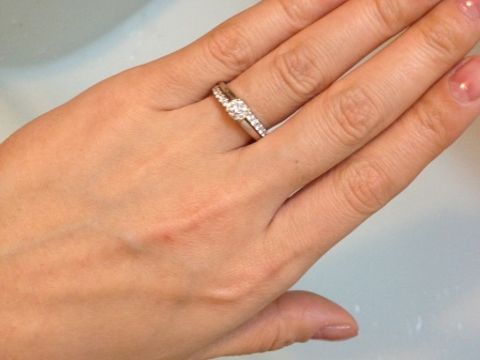 【モニッケンダム(MONNICKENDAM)の口コミ】 せっかく高価な指輪を頂くのだから、タンスの肥やしにはせずに普段も身に…