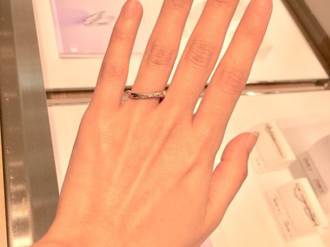 【STAR JEWELRY(スタージュエリー)の口コミ】 手を綺麗に見せてくれるデザインで、
ダイヤモンドやウェーブ感もしっかり…