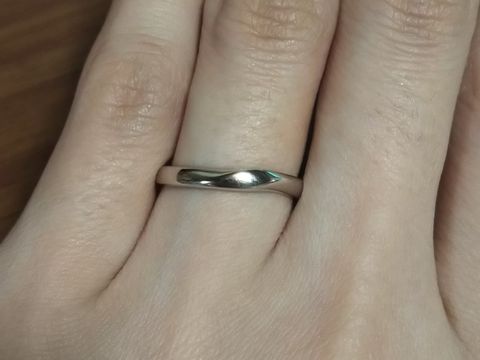 【銀座ダイヤモンドシライシの口コミ】 自分達のイメージがかなりシンプルデザインで、色々見たなかで一番シンプ…