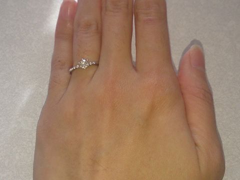 【garden(ガーデン)の口コミ】 婚約指輪はサプライズでプレゼントされたので、石自体は私は選んでおりま…