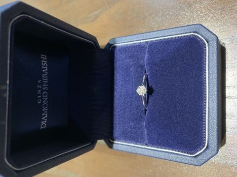 【銀座ダイヤモンドシライシの口コミ】 元々一粒タイプのシンプルなタイプで考えていました。
引っ掛けてしまうの…