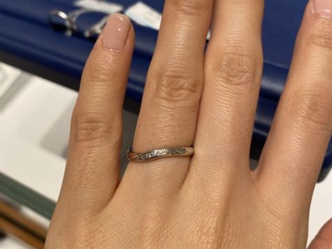【銀座ダイヤモンドシライシの口コミ】 指輪の角がないのがウリ？と言っていて丸みがあり、
とにかく滑らかでつけ…