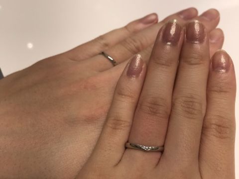 【4℃ BRIDAL(ヨンドシーブライダル)の口コミ】 いくつか見た中で、このV字ライン&左右対象デザインが1番自分の好みに…