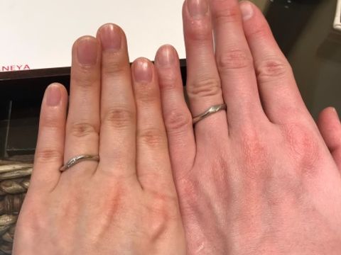 【杢目金屋(もくめがねや)の口コミ】 このブランドの1番の魅力である、指輪の柄の木目調が素敵です。
ペアの指…