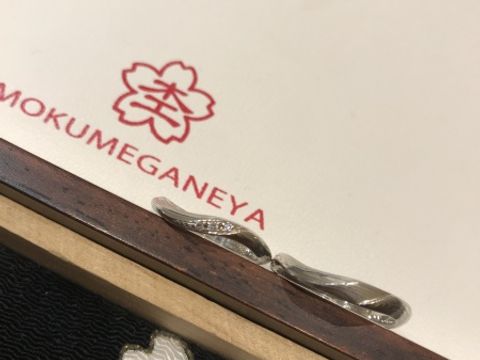 【杢目金屋(もくめがねや)の口コミ】 指輪のおすすめポイントは、まず何と言っても1つの材料から2人の指輪を作…