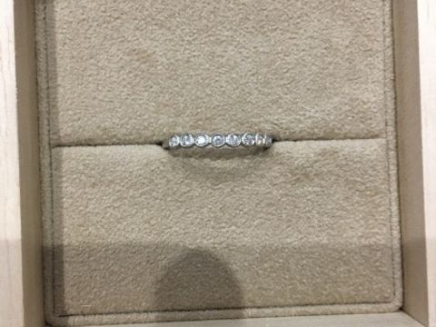 【YUKA HOJO(ユカホウジョウ)の口コミ】 結婚指輪を上記メーカで購入することを決め、その結婚指輪に重ね付けでき…