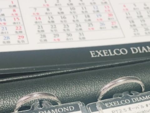 【エクセルコダイヤモンド(EXELCO DIAMOND)の口コミ】 縁にミル打ちのあるデザインです。シンプルなデザインで、プラチナででき…