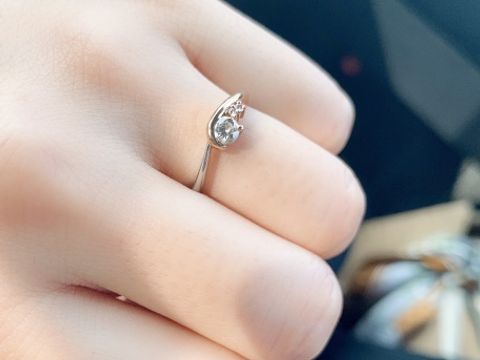 【アイプリモ(I-PRIMO)の口コミ】 私の肌がイエローベースなのでプラチナだけの指輪よりピンクゴールドが入…