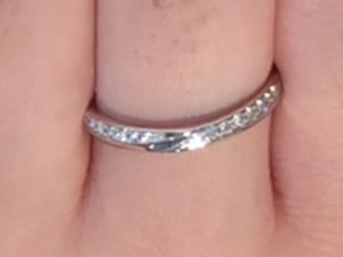 【アイプリモ(I-PRIMO)の口コミ】 婚約指輪は購入せず結婚指輪だけをつけるつもりだったので少しでも華やか…