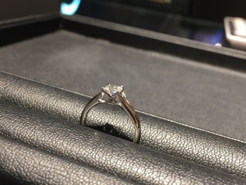 【エクセルコダイヤモンド(EXELCO DIAMOND)の口コミ】 婚約指輪をもらうつもりはなかったのですが結婚指輪探しのときに店内で見…