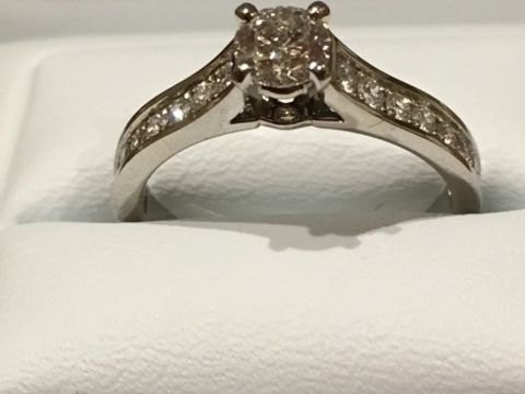 【カルティエ(Cartier)の口コミ】 カルティエというブランド力
両親の好きなブランドだったため、子供の頃か…