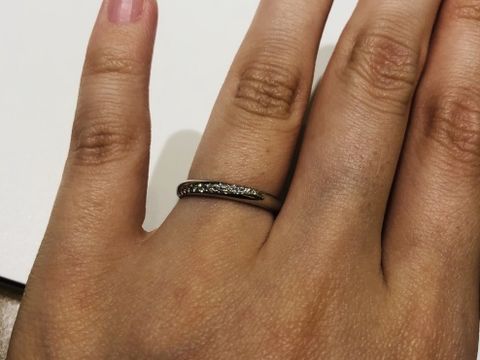 【ラザール ダイヤモンド(LAZARE DIAMOND)の口コミ】 つけ心地を重視して選んだ指輪で、とても指に馴染み、なによりダイヤの部…