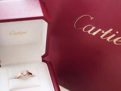 【カルティエ(Cartier)の口コミ】 やはり女子の憧れ！
赤い箱に入ったキラキラの指輪を、
パカっとされるの…