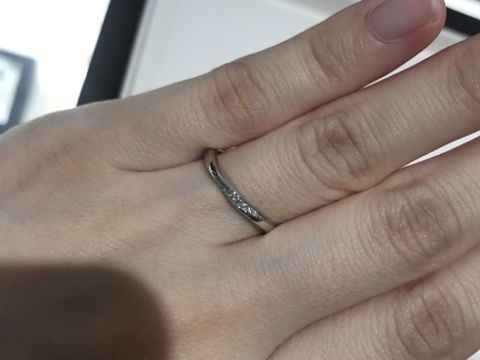 【俄(にわか)の口コミ】 デザインは、コンビネーションのもので、プラチナ半分とピンクゴールド半…