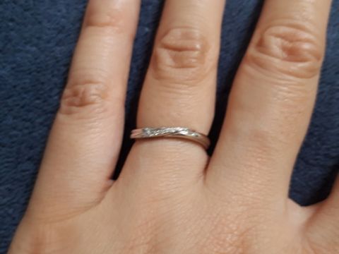 【銀座ダイヤモンドシライシの口コミ】 特にデザインの希望などはなかったので、実際に試着して、決めていきまし…