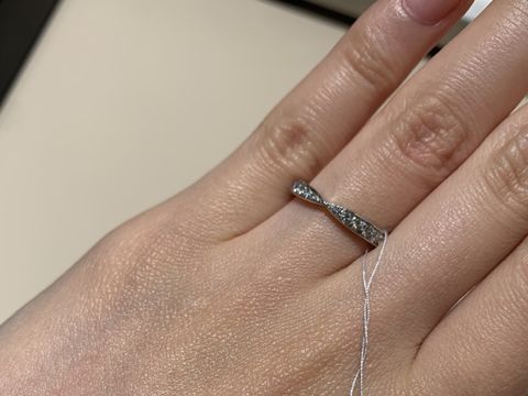 【ティファニー(Tiffany & Co.)の口コミ】 指輪自体がそんなにゴツゴツしてないので細長いの指にはピッタリで似合う…