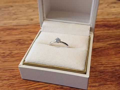 【ヴァンドーム青山(VENDOME AOYAMA)の口コミ】 サプライズプロポーズでこちらのプロポーズリングをいただきました。店員…